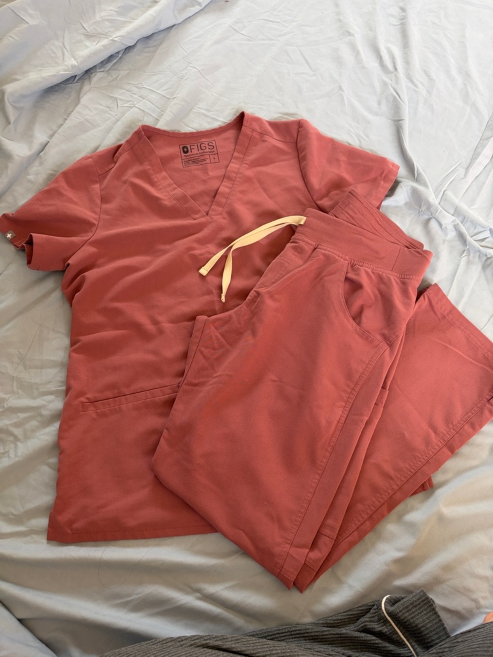 Figs Mauve V-Neck Scrub Set with Contrast Drawstring